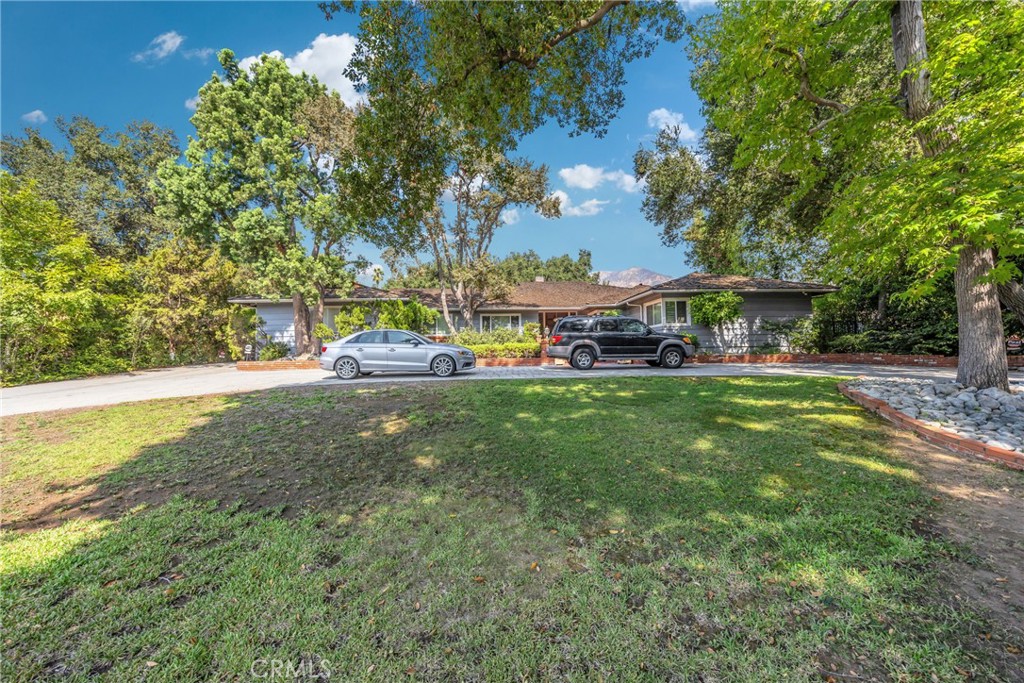 827 Hampton Road Arcadia, CA 91006 - Photo 7 of 37 a view of a house with a big yard