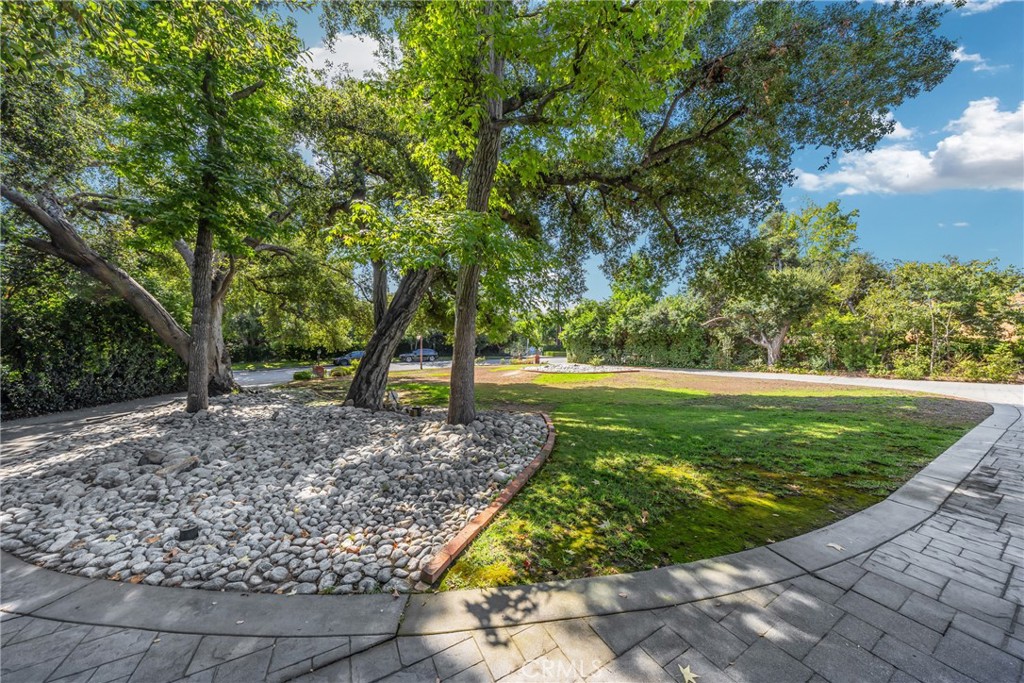 827 Hampton Road Arcadia, CA 91006 - Photo 10 of 37 a view of a garden with trees