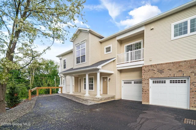 $449,900 | 605 Valley Pointe Drive, Schenectady, NY 12309