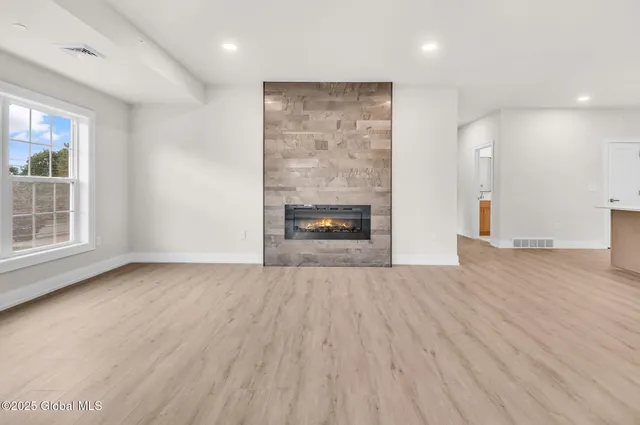 $449,900 | 605 Valley Pointe Drive, Schenectady, NY 12309