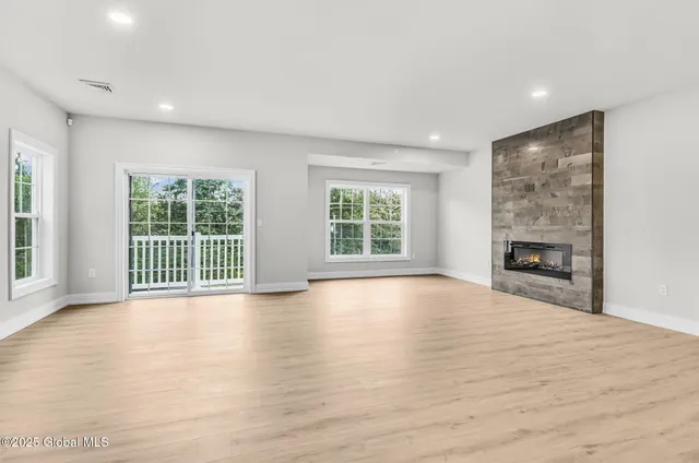 $449,900 | 605 Valley Pointe Drive, Schenectady, NY 12309