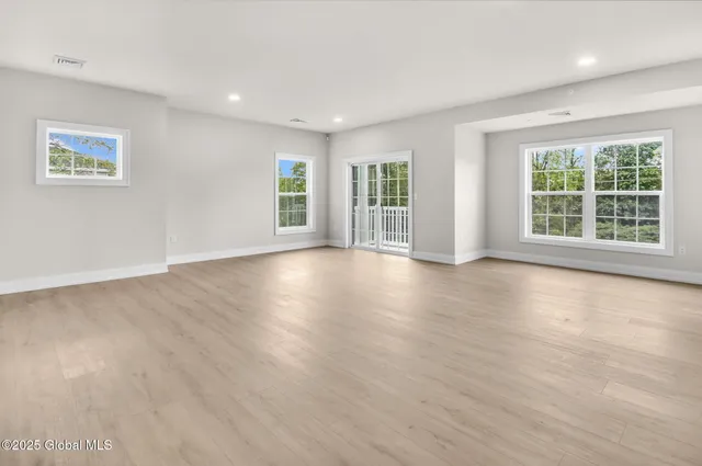 $449,900 | 605 Valley Pointe Drive, Schenectady, NY 12309