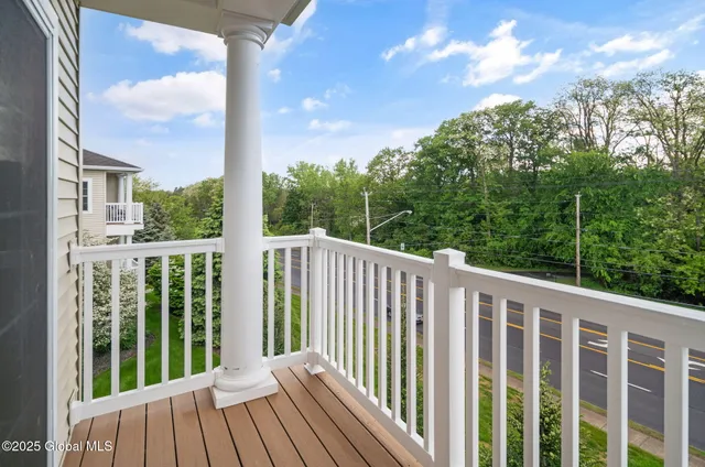 $449,900 | 605 Valley Pointe Drive, Schenectady, NY 12309