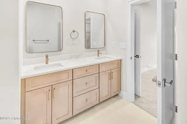 $449,900 | 605 Valley Pointe Drive, Schenectady, NY 12309