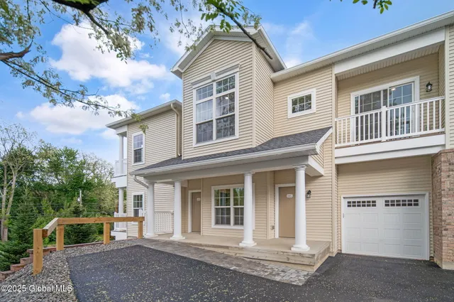 $449,900 | 605 Valley Pointe Drive, Schenectady, NY 12309