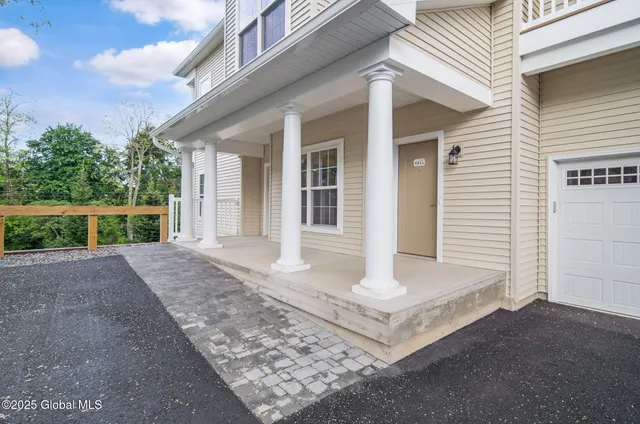 $449,900 | 605 Valley Pointe Drive, Schenectady, NY 12309