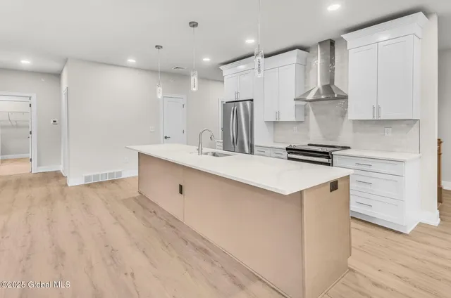 $449,900 | 605 Valley Pointe Drive, Schenectady, NY 12309