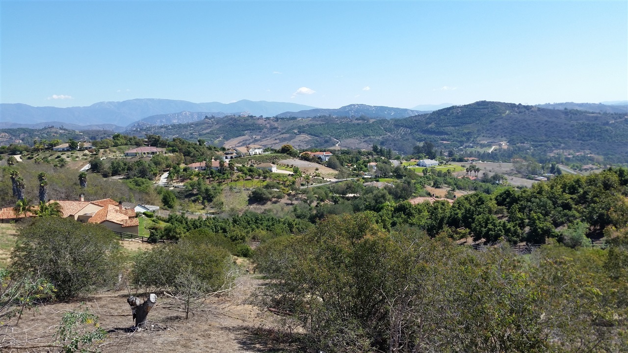 Dos Lomas Fallbrook Ca Fallbrook, CA 92028 - Photo 4 of 19 Gallery Image 4