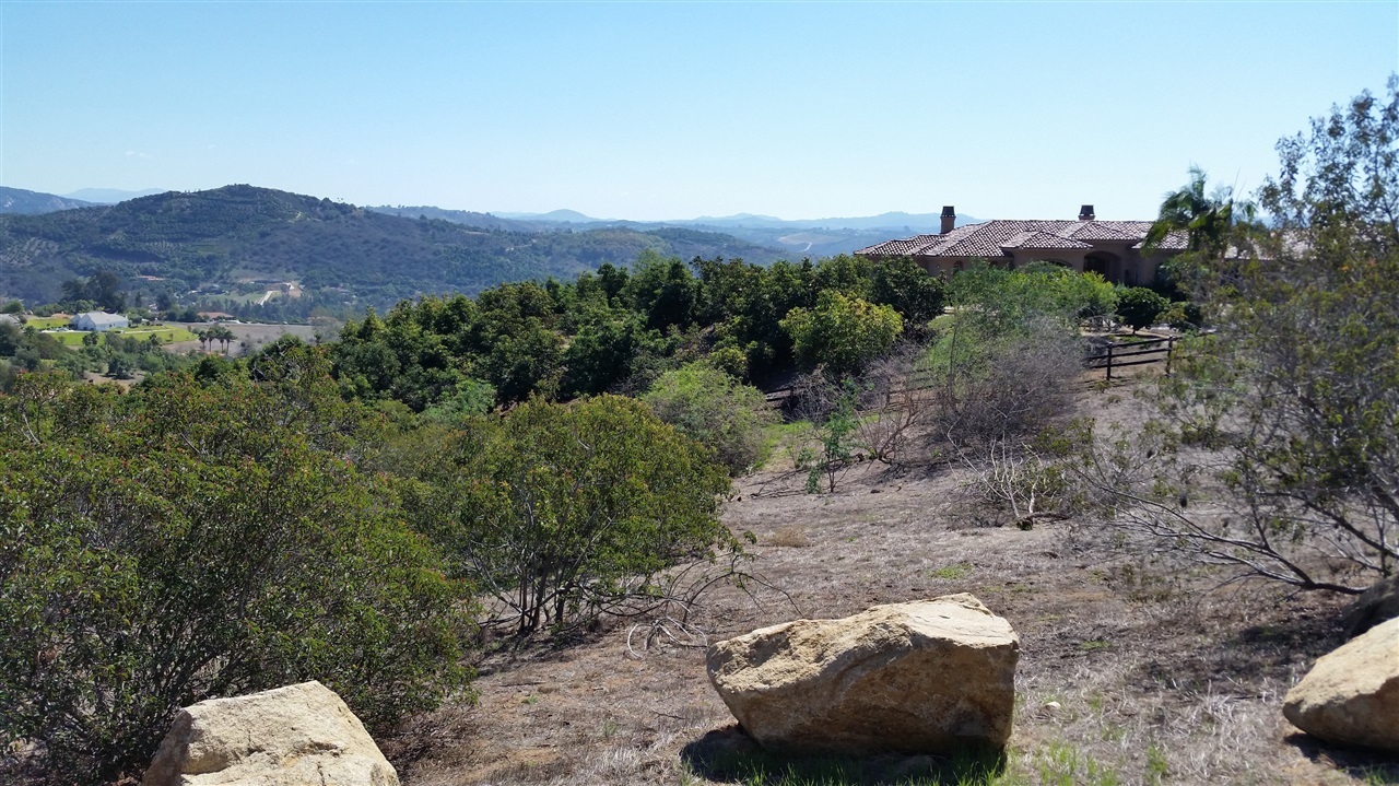 Dos Lomas Fallbrook Ca Fallbrook, CA 92028 - Photo 5 of 19 Gallery Image 5