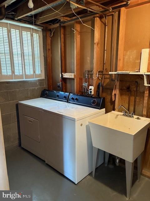 7 Larchwood Road Reading, PA 19610 - Photo 16 of 17 a bathroom with a sink and a mirror