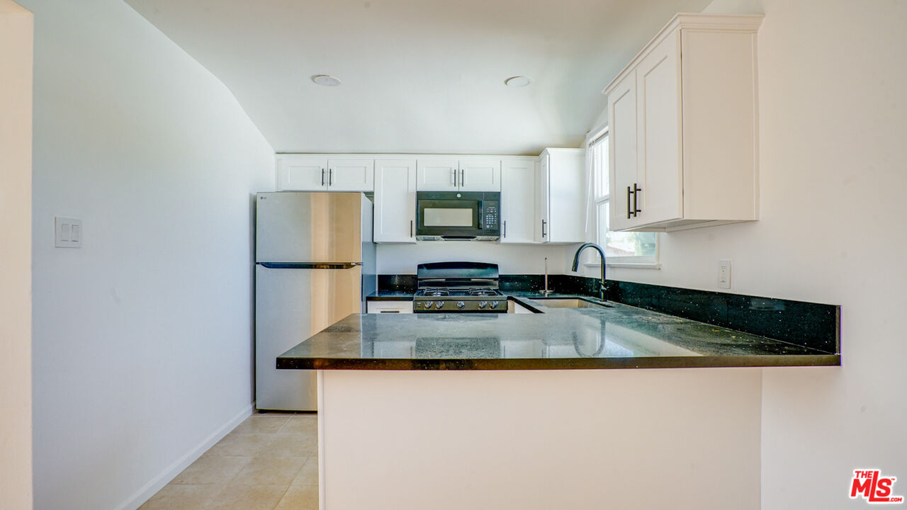331 West Windsor Road Glendale, CA 91204 - Photo 19 of 23