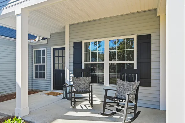 $372,500 | 303 Ashford Circle, Summerville, SC 29485