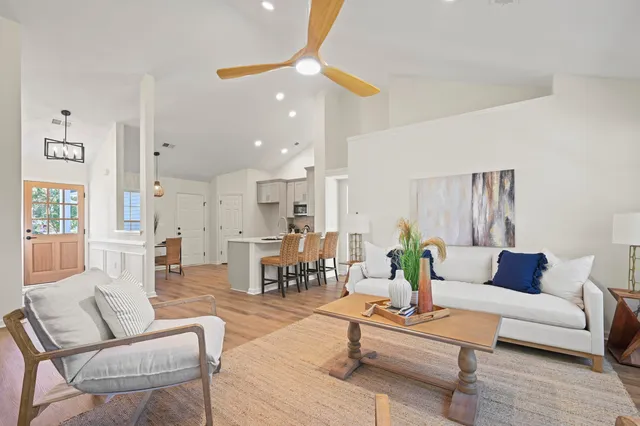 $372,500 | 303 Ashford Circle, Summerville, SC 29485