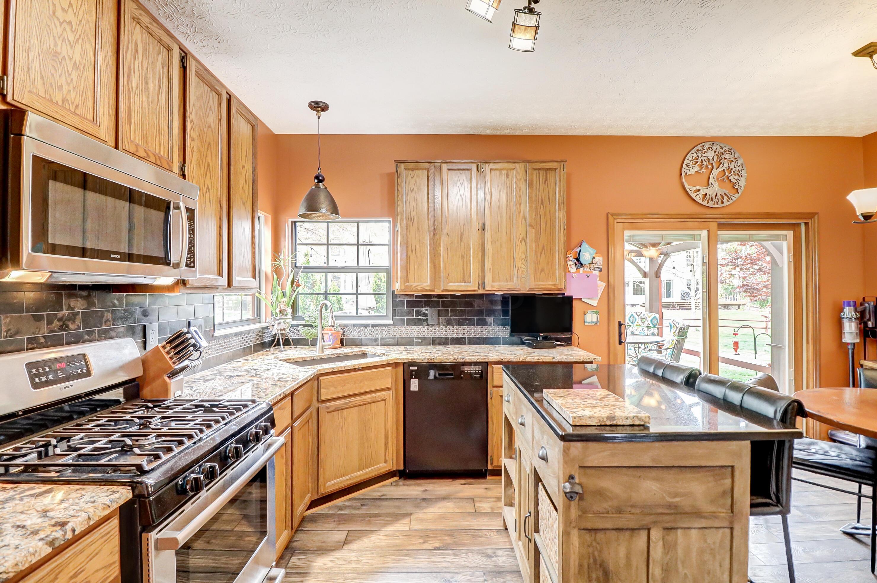 2376 Willis Road Dublin, OH 43016 - Photo 17 of 40 Kitchen