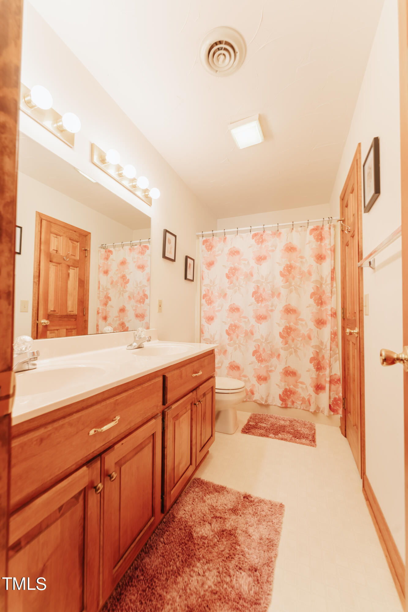 55 Sycamore Road Roxboro, NC 27574 - Photo 32 of 73 a spacious bathroom with stainless steel appliances granite countertop a sink and a bathtub