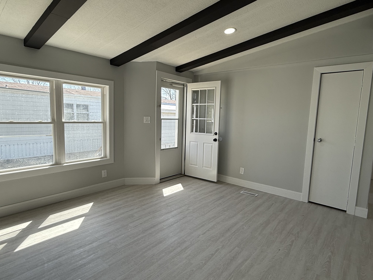 611 Tanglewood Road Matteson, IL 60443 - Photo 6 of 16 Gallery Image 6