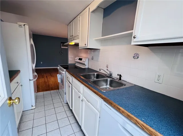 $2,850 | 93 Grand View Drive, Warwick, RI 02886