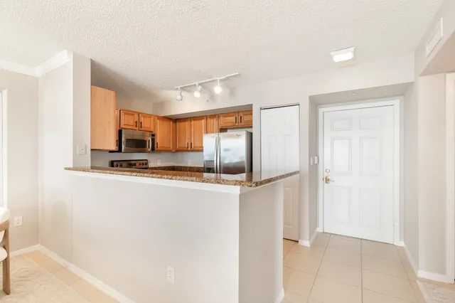 $6,750 | 1801 North Flagler Drive, Unit 840, West Palm Beach, FL 33407