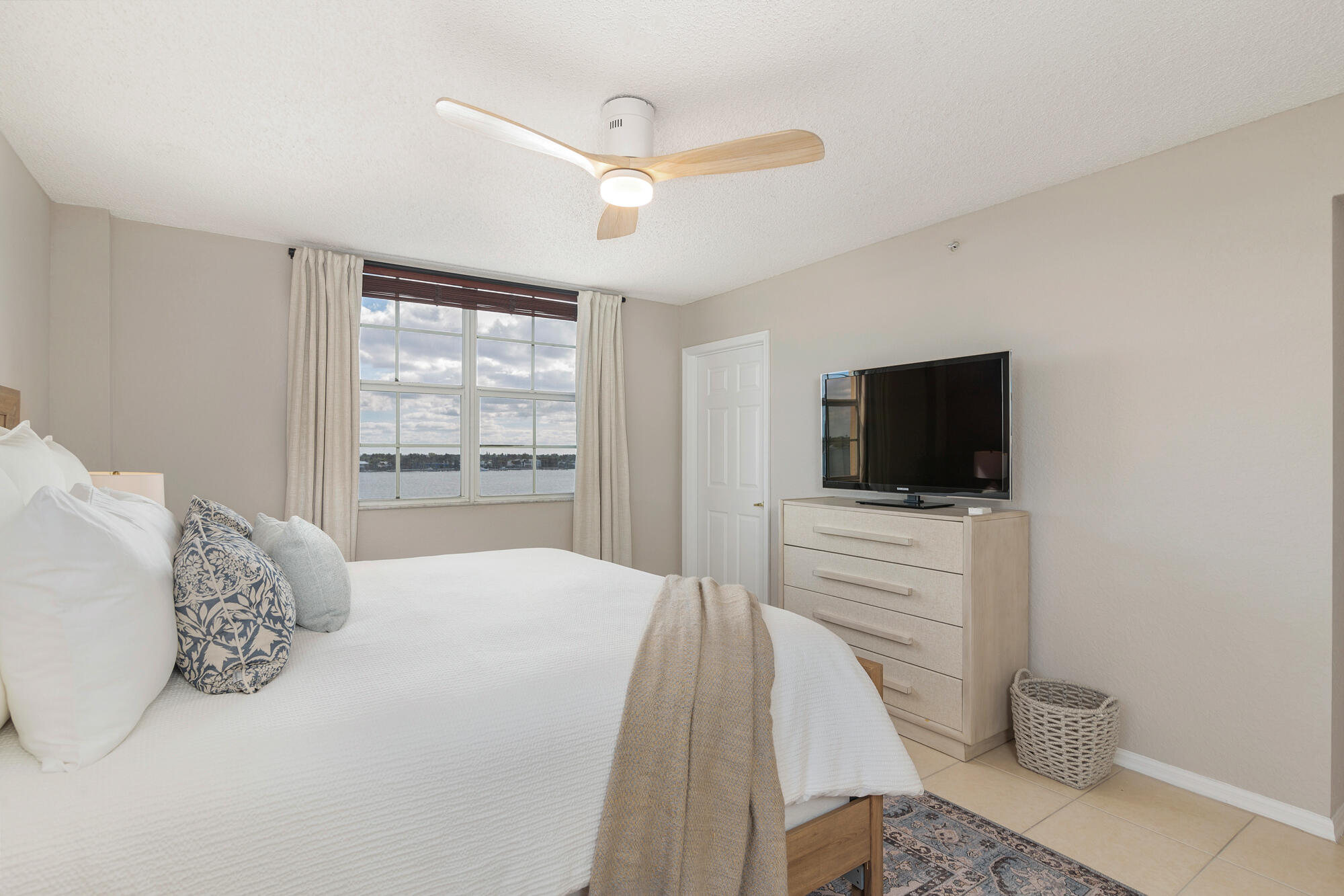 1801 North Flagler Drive, Unit 840 West Palm Beach, FL 33407 - Photo 15 of 38 low-12