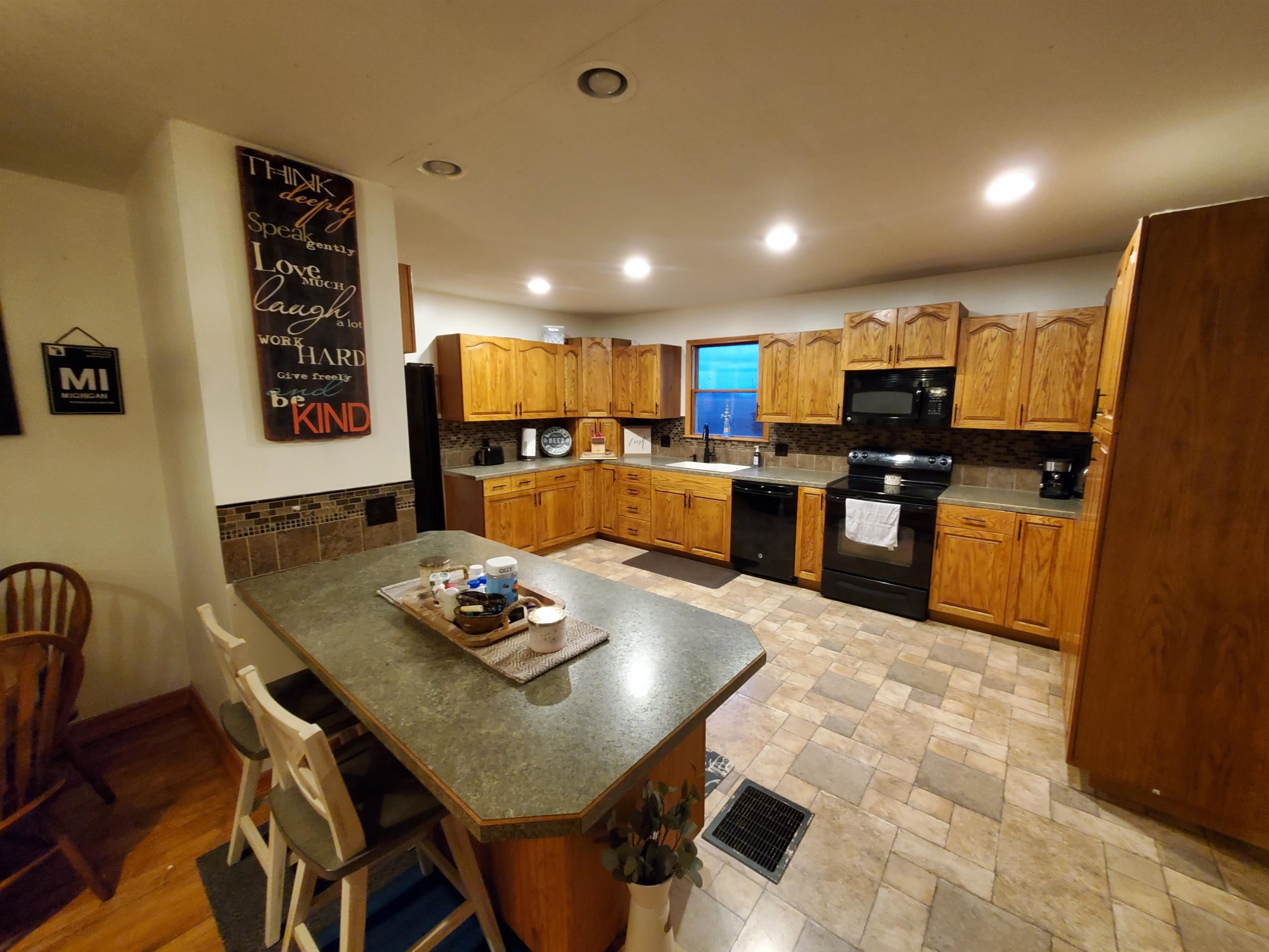 8410 North Baldwin Road St. Louis, MI 48880 - Photo 6 of 25 1908035-5.JPG