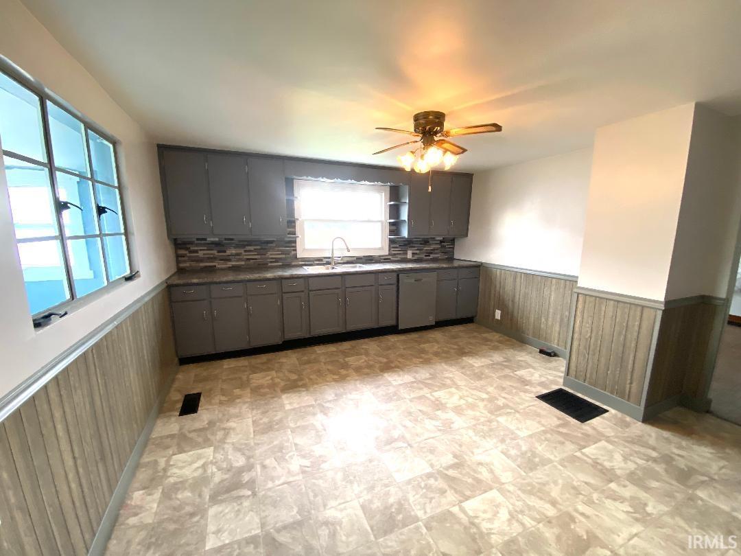 1650 North Warren Road Bloomfield, IN 47424 - Photo 8 of 35