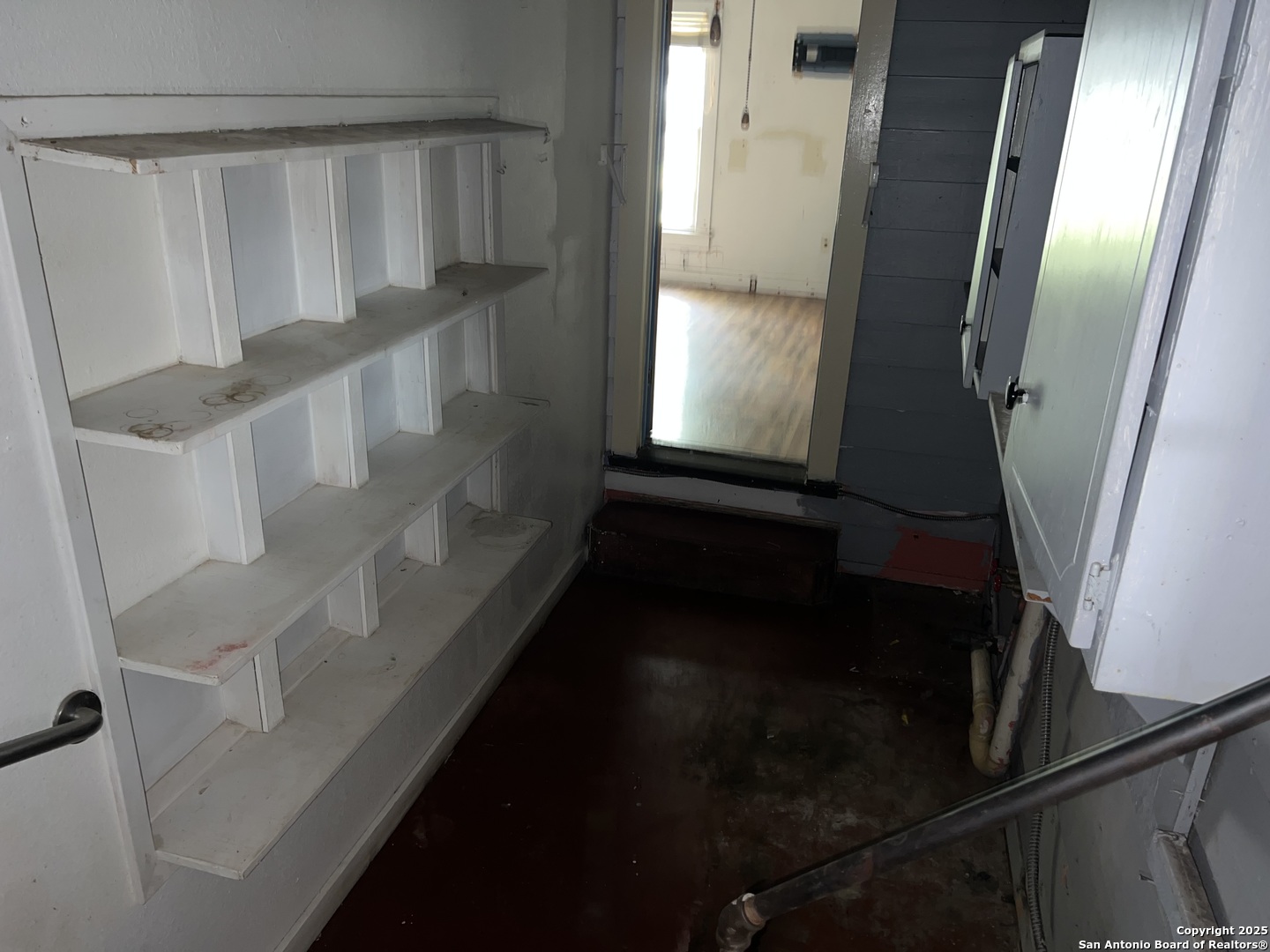 822 North High Street Uvalde, TX 78801 - Photo 12 of 14 a view of entryway