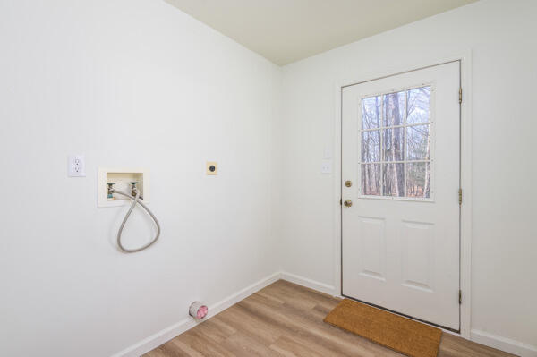 4239 High Road Cresco, PA 18326 - Photo 13 of 40 Laundry room