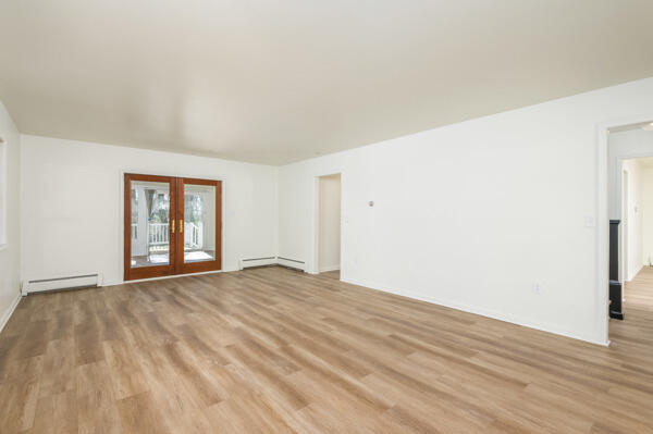 4239 High Road Cresco, PA 18326 - Photo 15 of 40 Living room