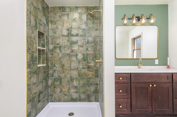 4239 High Road Cresco, PA 18326 - Photo 25 of 40 Primary bathroom