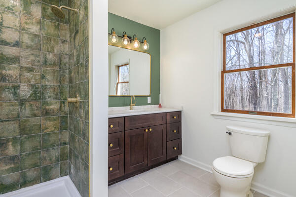 4239 High Road Cresco, PA 18326 - Photo 26 of 40 Primary bathroom