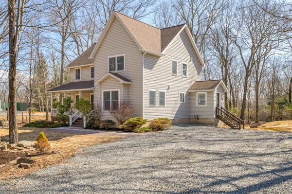 4239 High Road Cresco, PA 18326 - Photo 3 of 40 Front of house