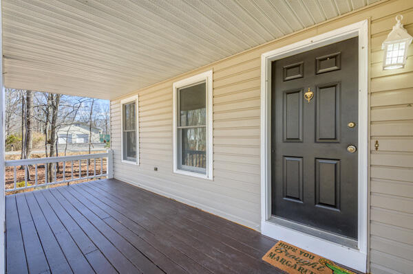 4239 High Road Cresco, PA 18326 - Photo 4 of 40 Covered front porch