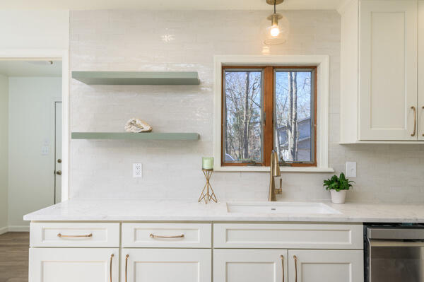 4239 High Road Cresco, PA 18326 - Photo 10 of 40 Kitchen