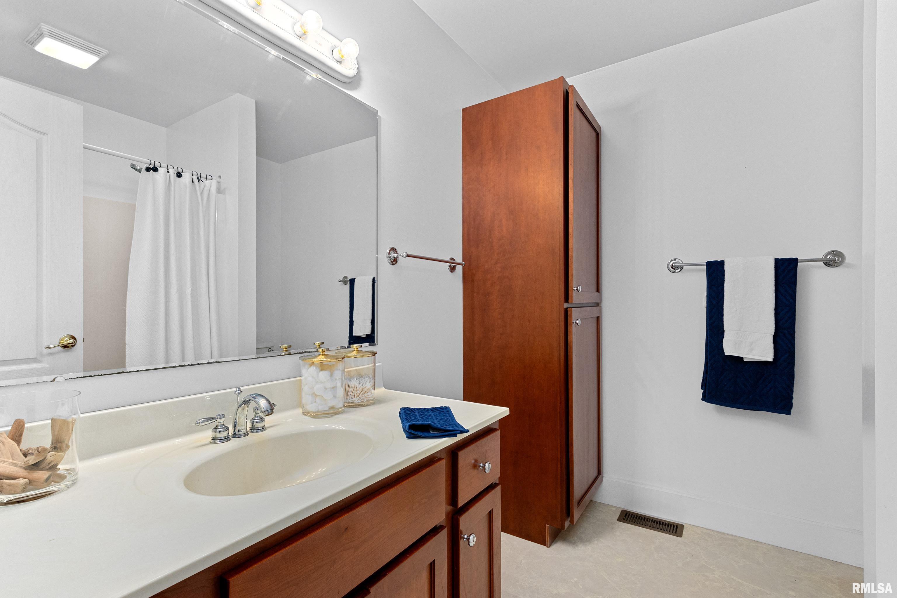 1100 Dallas Road Washington, IL 61571 - Photo 20 of 52 Gallery Image 20