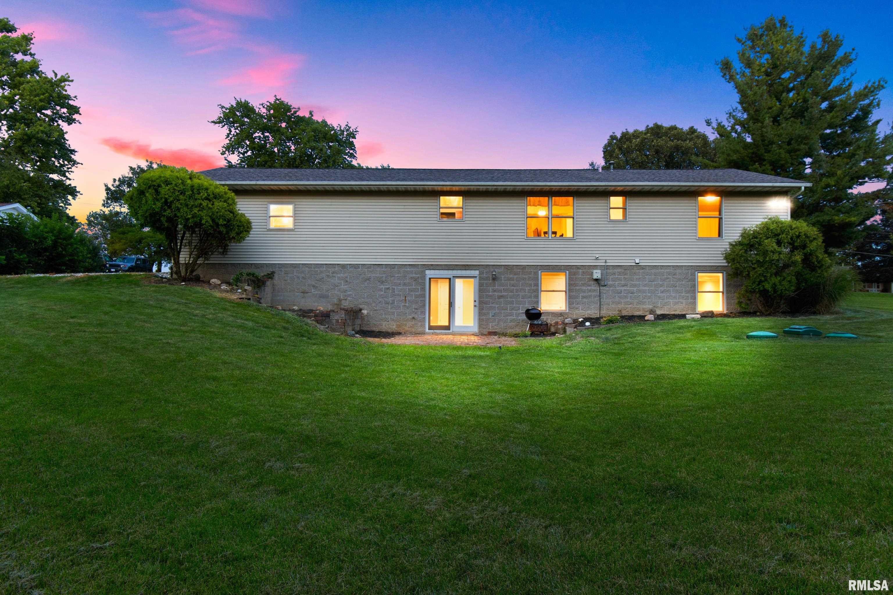 1100 Dallas Road Washington, IL 61571 - Photo 4 of 52 Gallery Image 4
