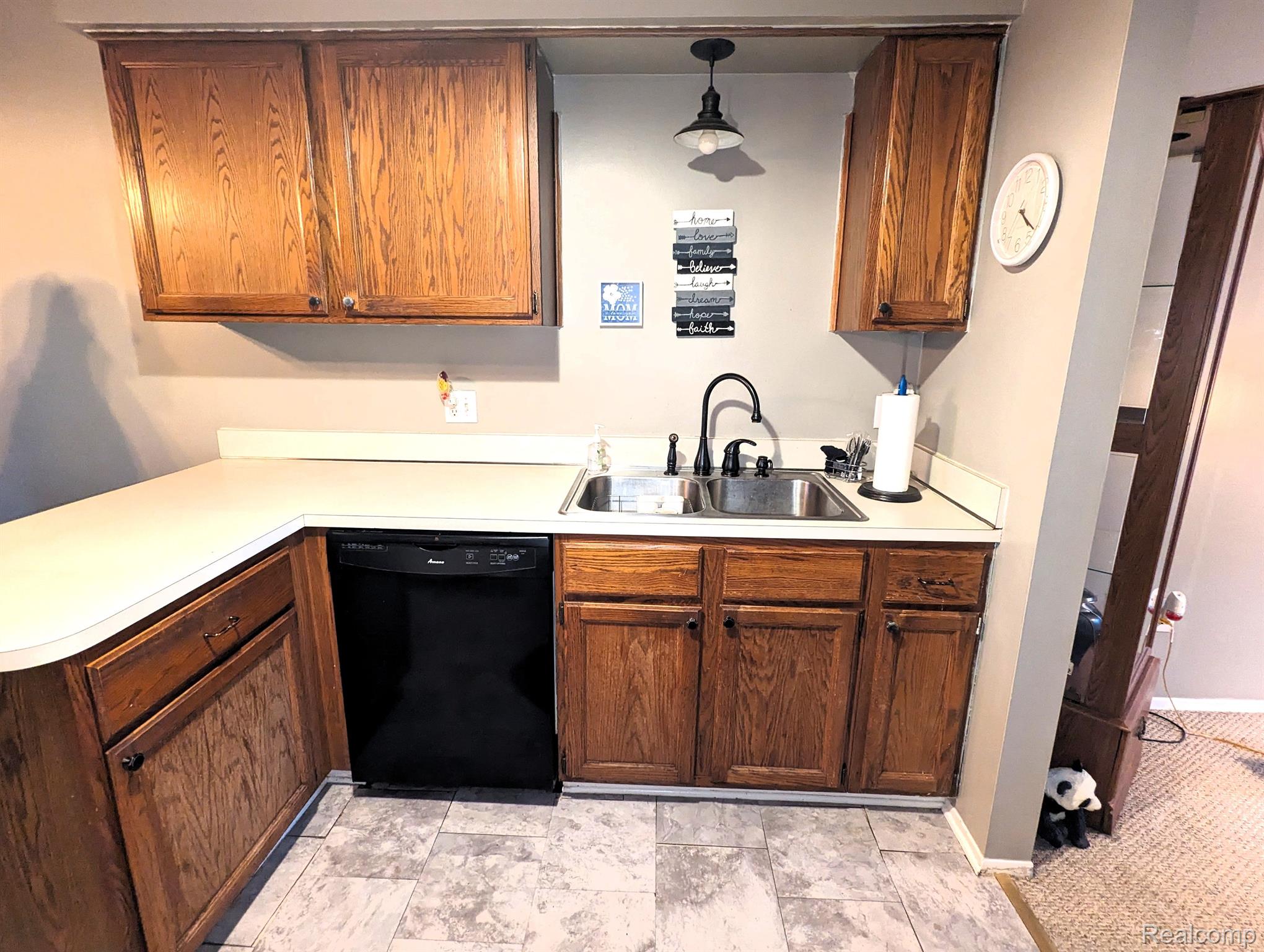 57287 Beaconsfield Road, Unit 36 Washington, MI 48094 - Photo 4 of 15 Ample counter space