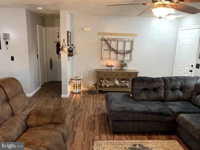 68 Stiles Way Ranson, WV 25438 - Photo 12 of 28 Living Room