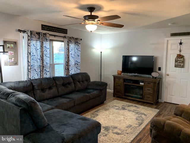 68 Stiles Way Ranson, WV 25438 - Photo 13 of 28 Living Room