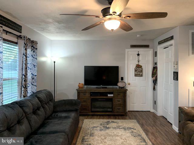 68 Stiles Way Ranson, WV 25438 - Photo 14 of 28 Living Room