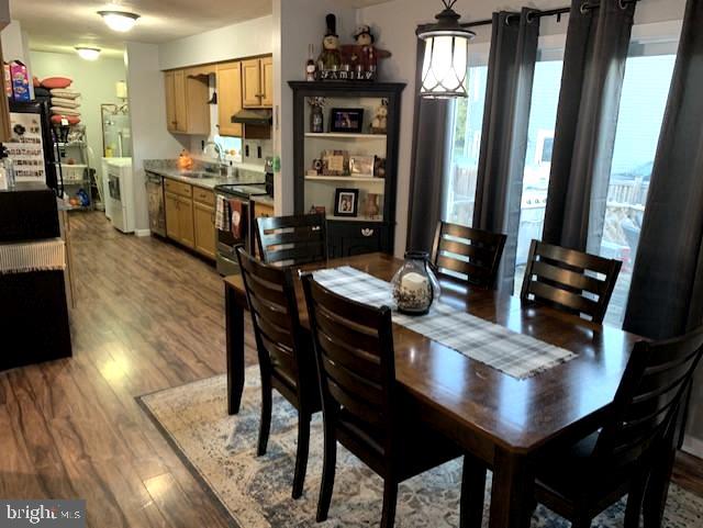 68 Stiles Way Ranson, WV 25438 - Photo 6 of 28 Kitchen/Dining Room Combo