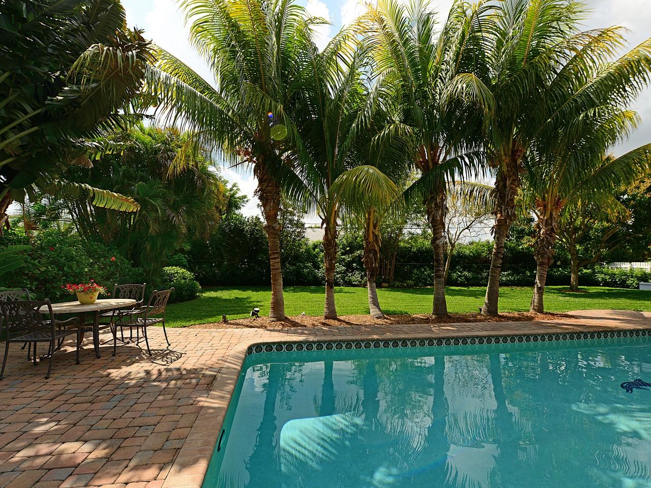 1131 Pine Point Road Singer Island, FL 33404 - Photo 24 of 34 Pool