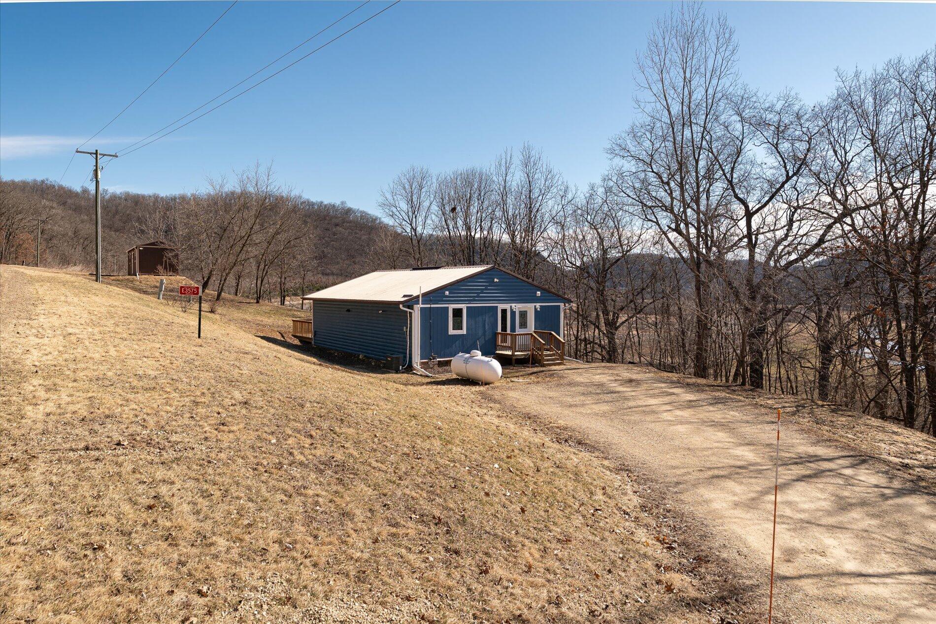 01-E3575 Newton Rd Viroqua-02483