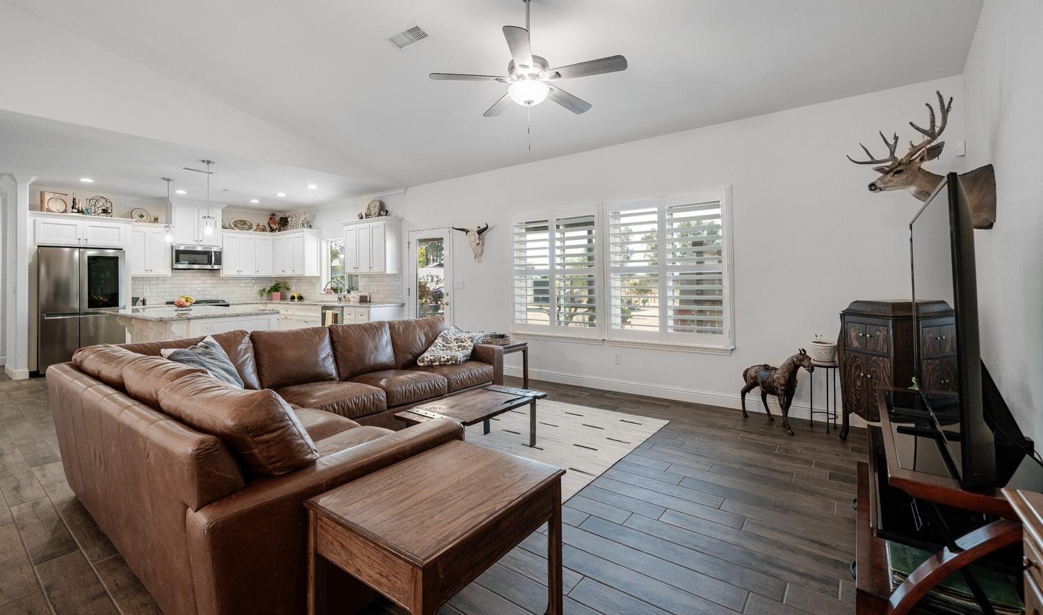 15720 Mark Road Madera, CA 93636 - Photo 12 of 37 Gallery Image 12