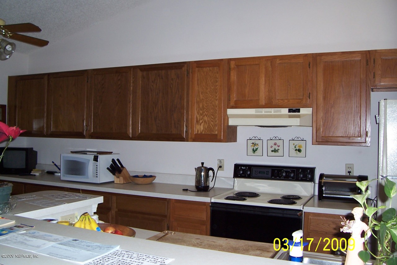 1524 Marsh Rabbit Way Orange Park, FL 32003 - Photo 2 of 11 Kitchen
