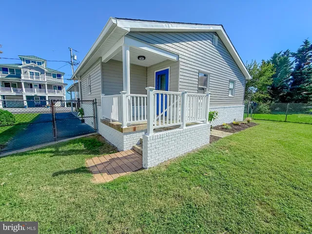 a house view with a outdoor space