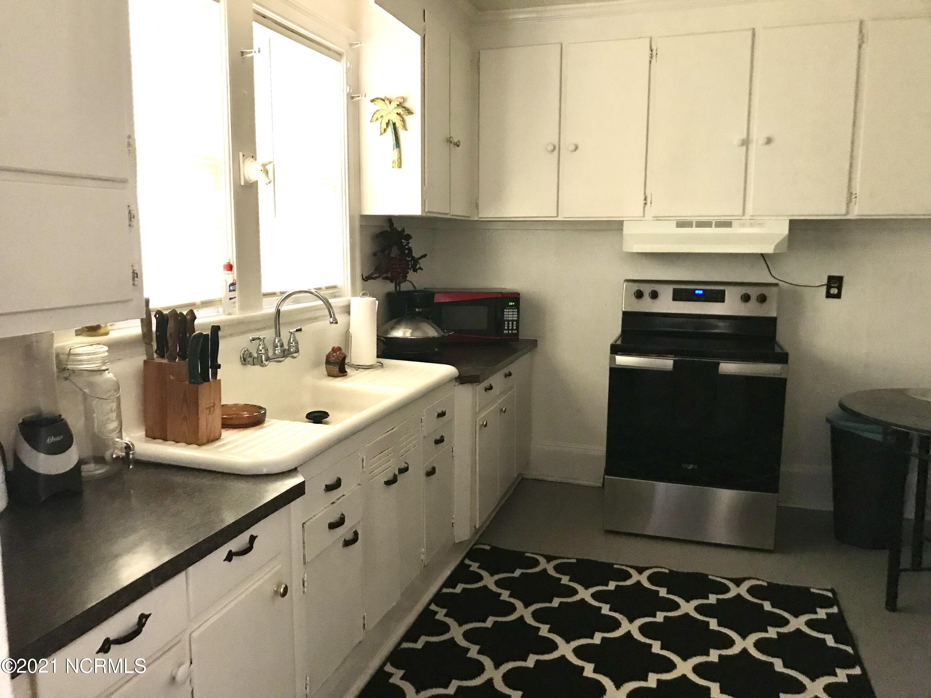 503 Harding Avenue Kinston, NC 28501 - Photo 9 of 15 Kitchen