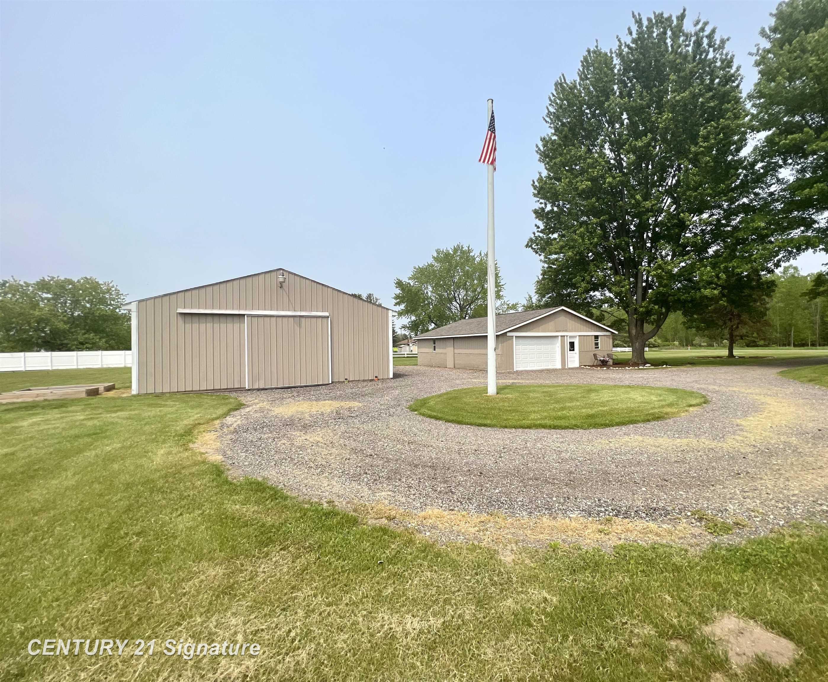 17355 Geddes Road Hemlock, MI 48626 - Photo 6 of 35