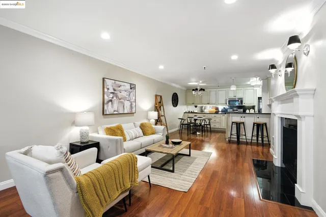 $399,000 | 303 Adams Street, Unit 207, Oakland, CA 94610