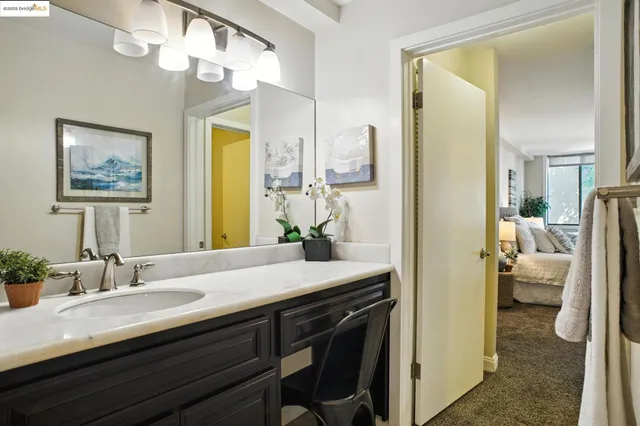 $399,000 | 303 Adams Street, Unit 207, Oakland, CA 94610