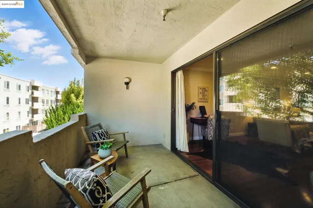 $399,000 | 303 Adams Street, Unit 207, Oakland, CA 94610